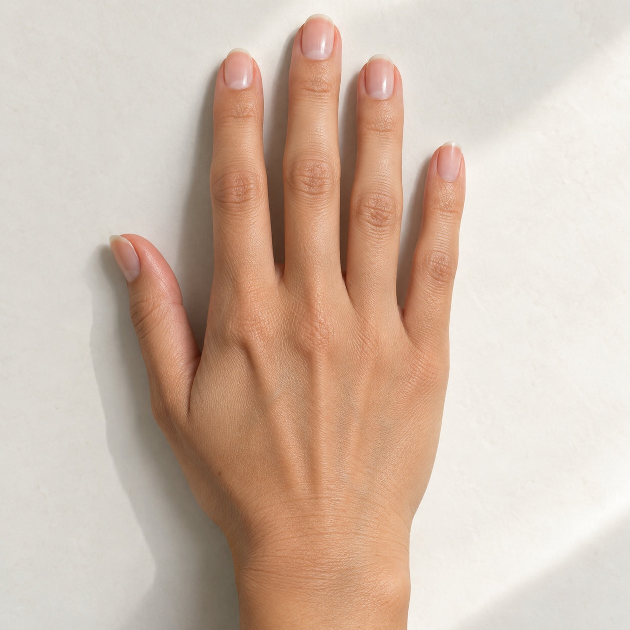 Light skin tone hand, size preview