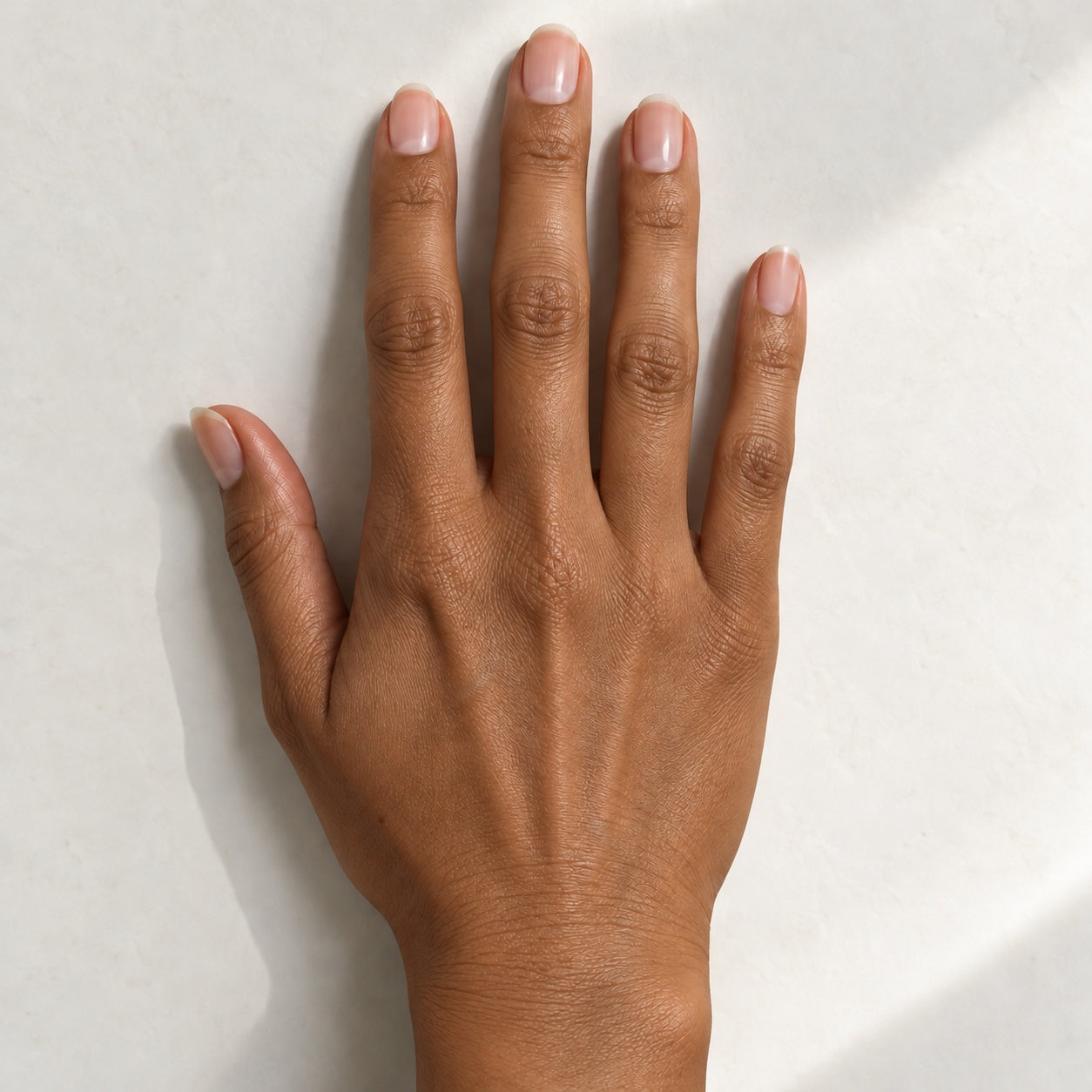 Medium skin tone hand, size preview